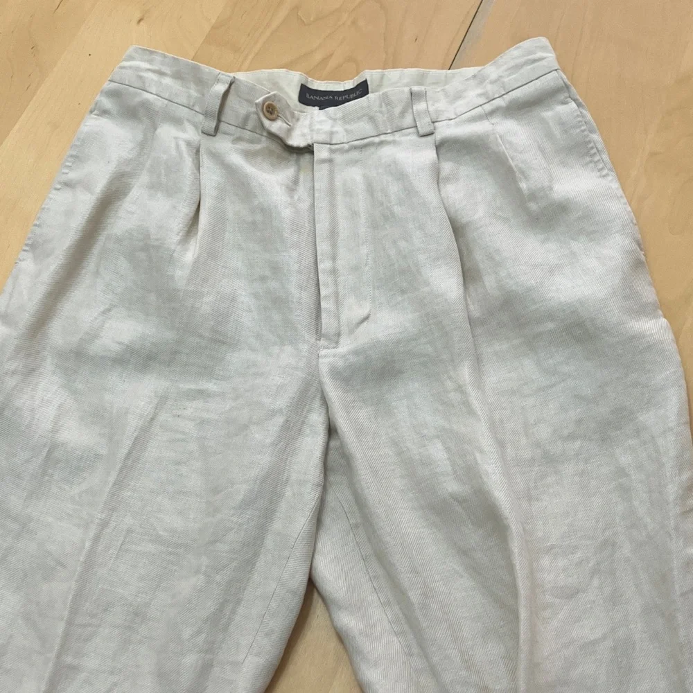 Banana Republic Light Stone Linen Pleated Chinos size 35L great condition